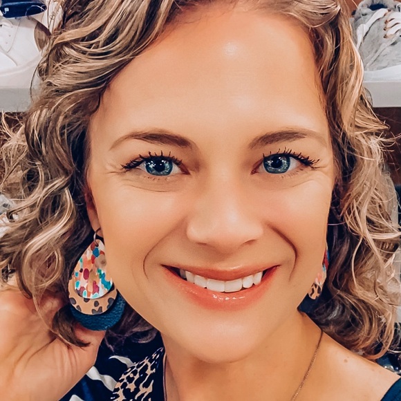 Meet your Posher, Betsy - Picture 3 of 7